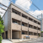 地形と共存する、木造大型共同住宅