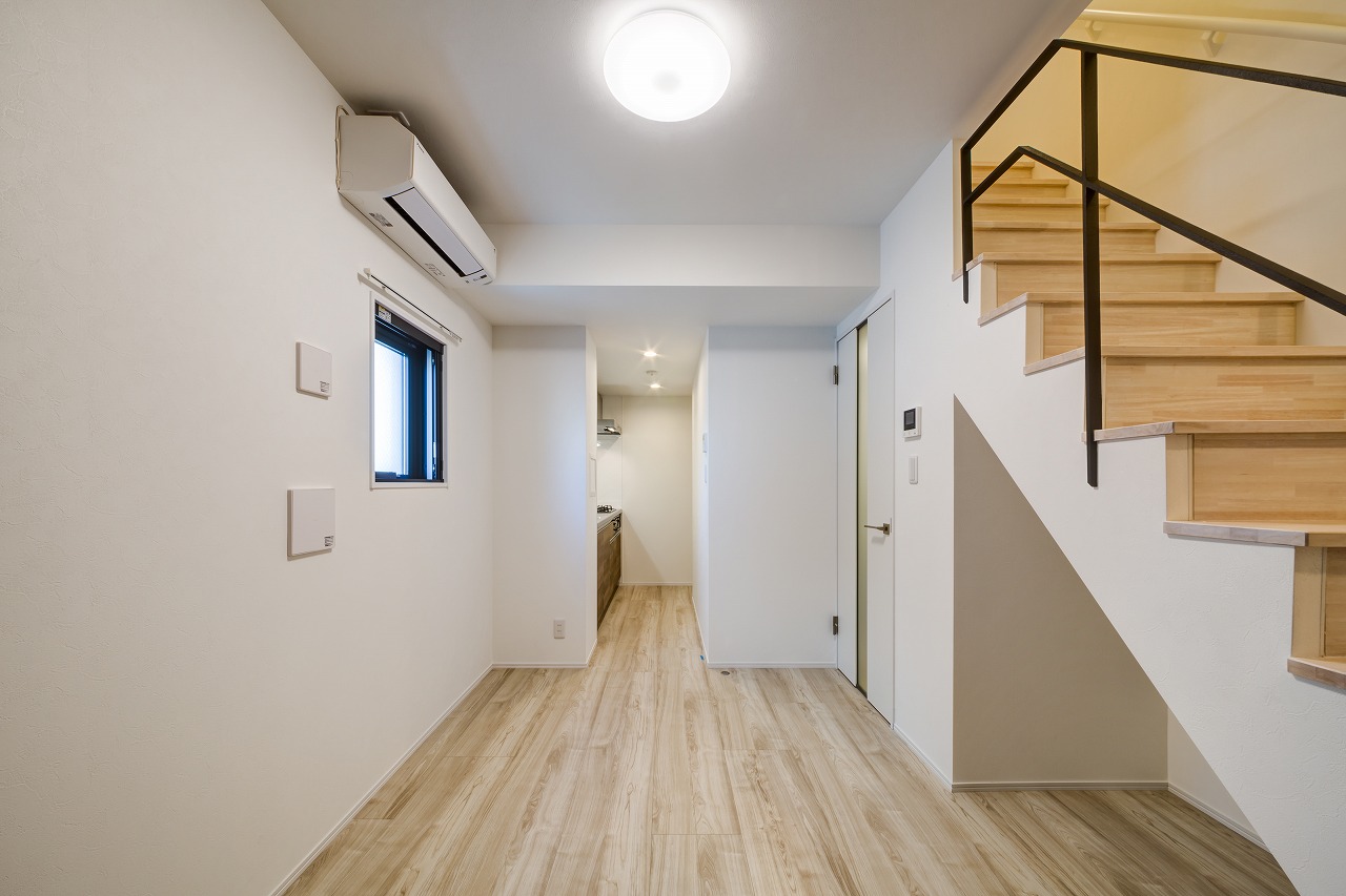 グレージュを基調とした、穏やかな室内の色調