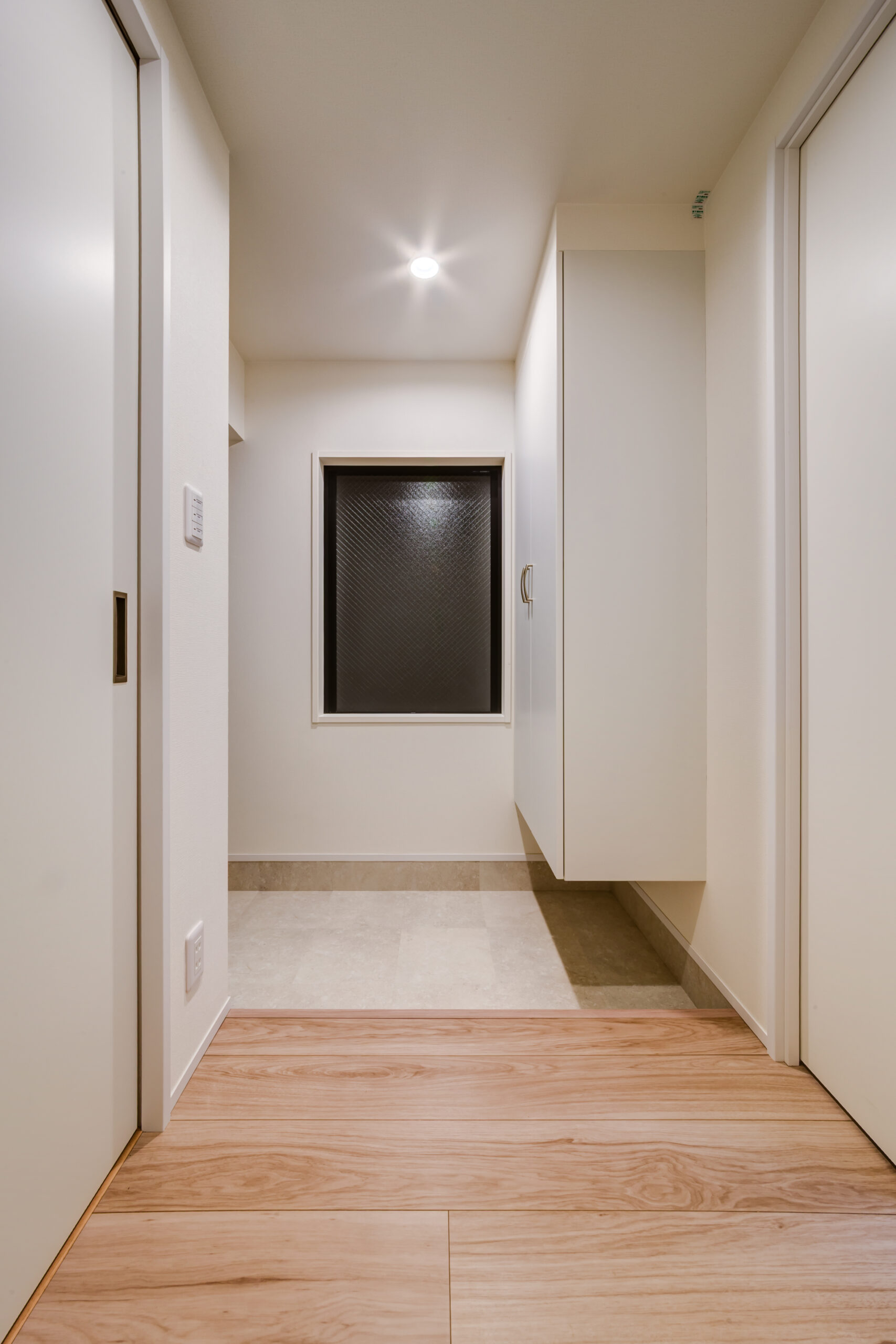 広々とした玄関と、暮らしに寄り添う工夫